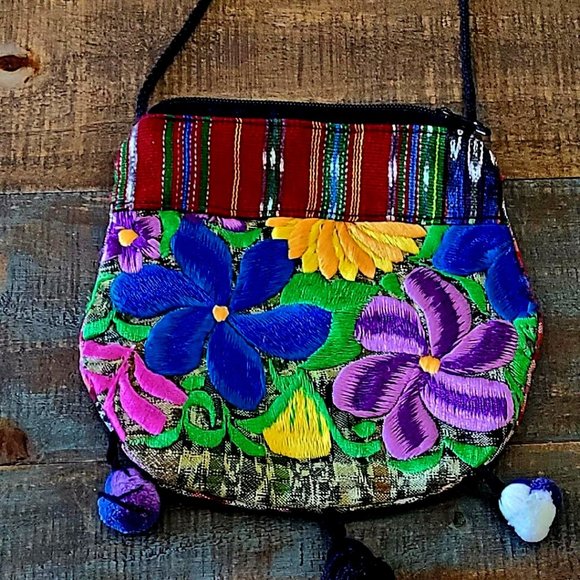 Bolsa Tela Handbags - BOLA TELA GUATAMALAN EMBROIDERIED PURSE - VINTAGE!